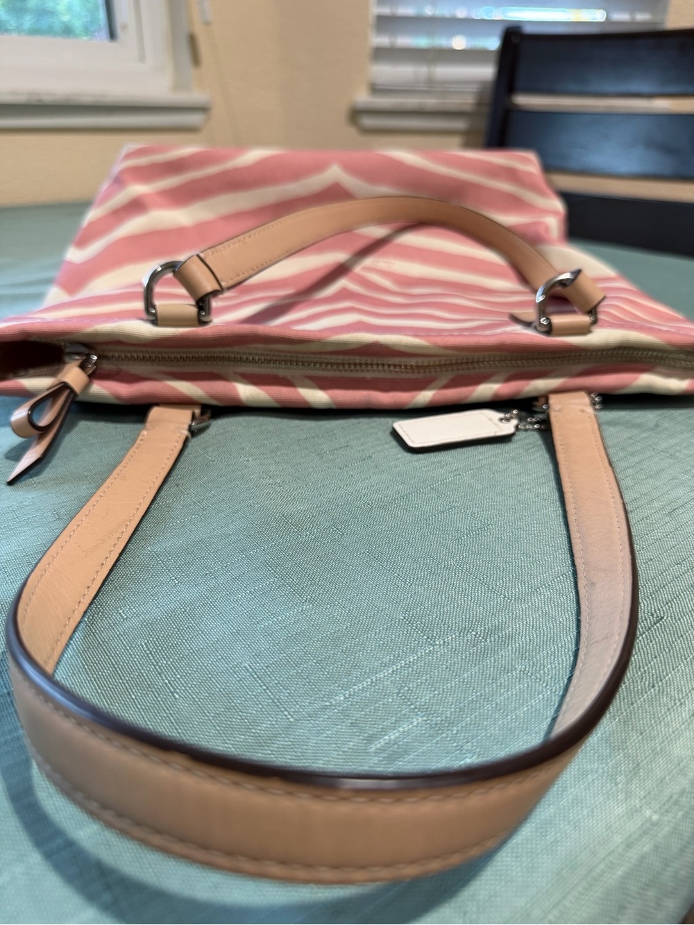 Coach Zebra-Print Tote bag with zipper. - Picture 6 of 10